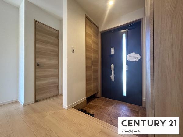 栗東市川辺の中古一戸建て(玄関)