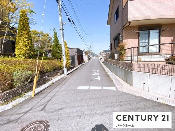 オーナーチェンジ 中古一戸建(前面道路含む現地写真)