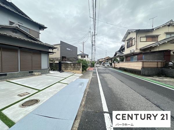 草津市西矢倉2丁目の中古一戸建て(前面道路含む現地写真)