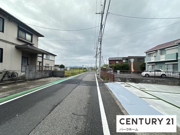 草津市西矢倉2丁目の中古一戸建て(前面道路含む現地写真)