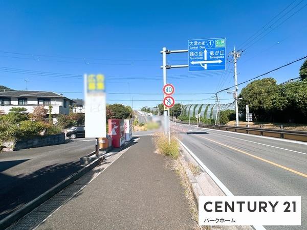 大津市池の里の中古一戸建て(前面道路含む現地写真)