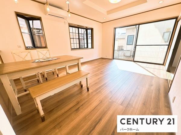 栗東市小平井3丁目の中古一戸建て(リビング)