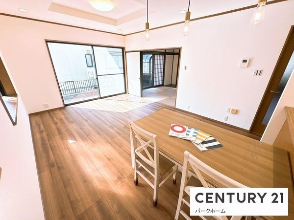 栗東市小平井3丁目の中古一戸建て(リビング)