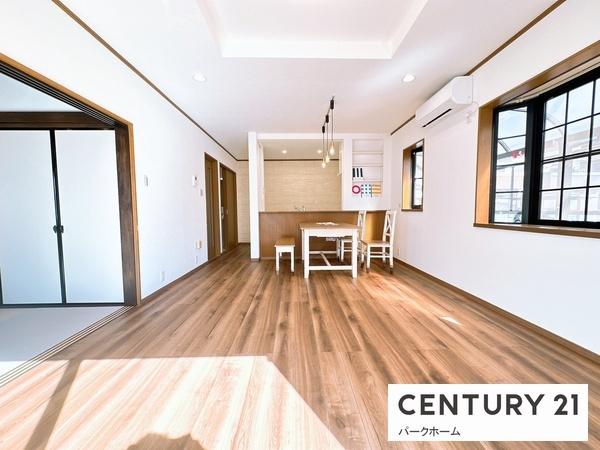 栗東市小平井3丁目の中古一戸建て(リビング)