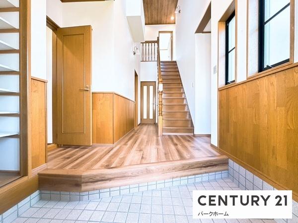 栗東市小平井3丁目の中古一戸建て(玄関)