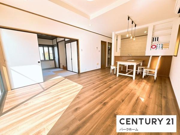 栗東市小平井3丁目の中古一戸建て(リビング)