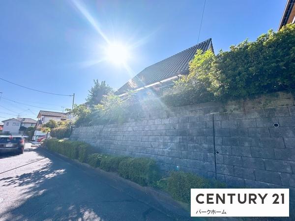 草津市桜ケ丘5丁目の中古一戸建て(前面道路含む現地写真)