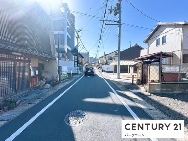 新築一戸建 2号棟 全2区画 第1期(前面道路含む現地写真)