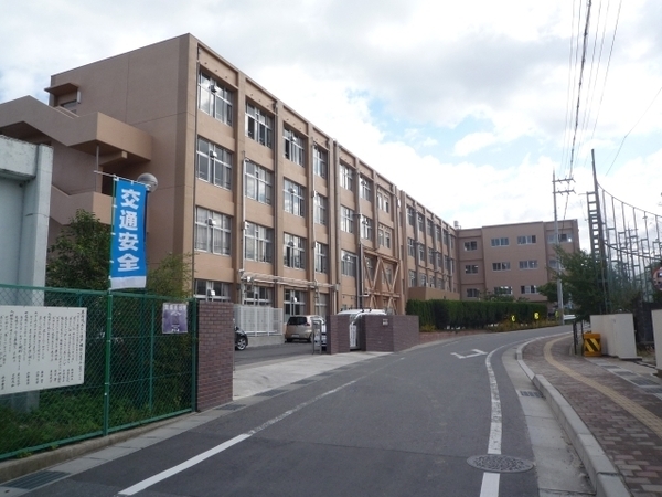 草津市橋岡町の中古一戸建て(草津市立老上中学校)