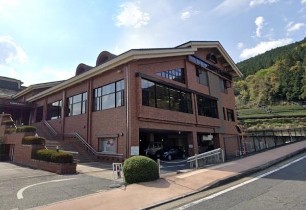 綴喜郡宇治田原町緑苑坂の中古一戸建て(宇治田原町立図書館)