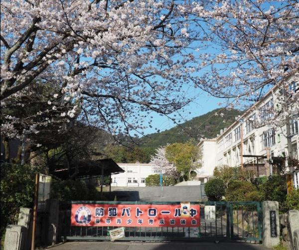 長等商店街沿い店舗(大津市立長等小学校)
