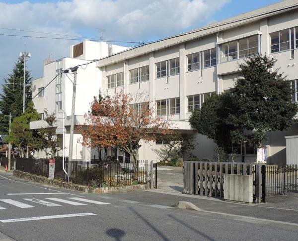 栗東市荒張の土地(栗東市立金勝小学校)