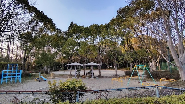 草津市桜ケ丘４丁目の中古一戸建て(桜ヶ丘中央児童公園)
