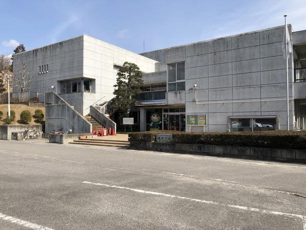 豊田市藤岡飯野町五釜の土地(藤岡交流館図書室)