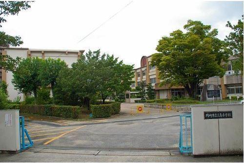キングスコート東岡崎 再生マンション(岡崎市立三島小学校)