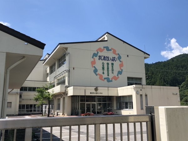 豊田市黒田町折坂の中古一戸建て(豊田市立稲武小学校)