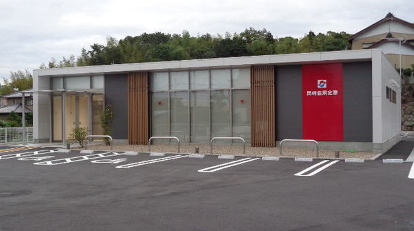 シャンボール若松(岡崎信用金庫福岡支店)