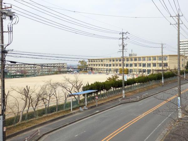 瀬戸市八幡台1丁目の新築一戸建(瀬戸市立八幡小学校)