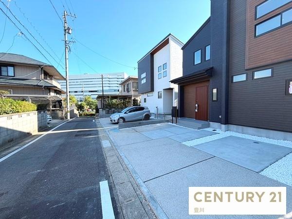 豊田市平山町1丁目の新築一戸建(前面道路含む現地写真)