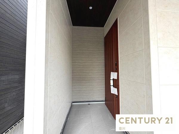 岡崎市羽根町字陣場の新築一戸建(玄関)