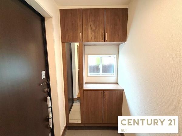 岡崎市羽根町字陣場の新築一戸建(玄関)