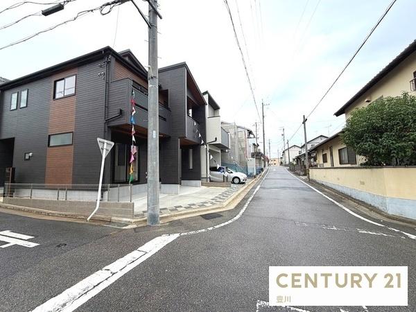岡崎市羽根町字陣場の新築一戸建(前面道路含む現地写真)