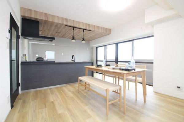 ガーデンヒルズ東大友 再生マンション(リビング)