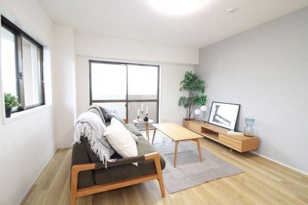 ガーデンヒルズ東大友 再生マンション(リビング)