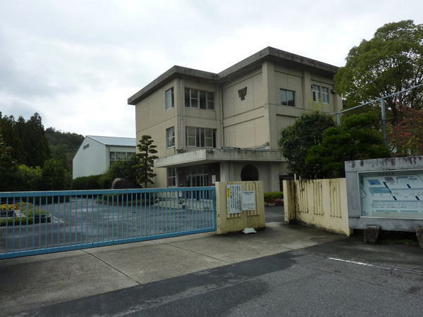 豊田市五ケ丘７丁目の中古一戸建て(豊田市立益富中学校)