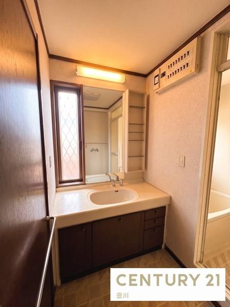 新城市作手高里字ブック田の中古一戸建て