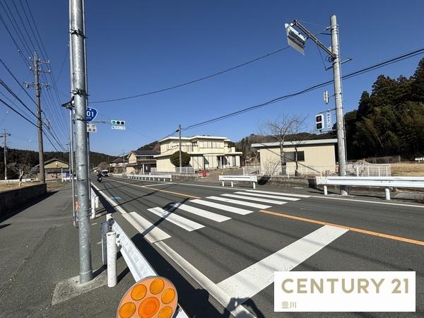 新城市作手高里字ブック田の中古一戸建て