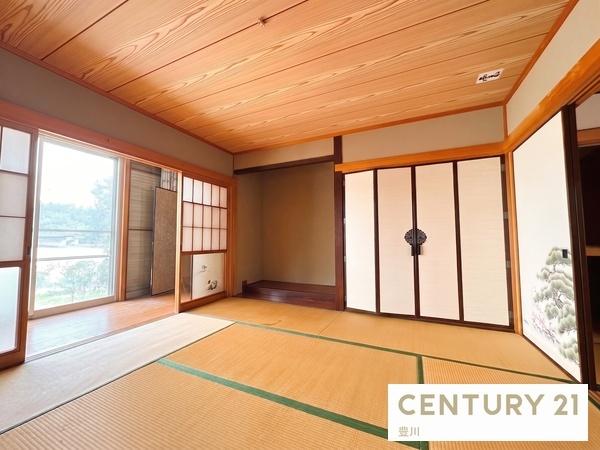 新城市作手高里字ブック田の中古一戸建て
