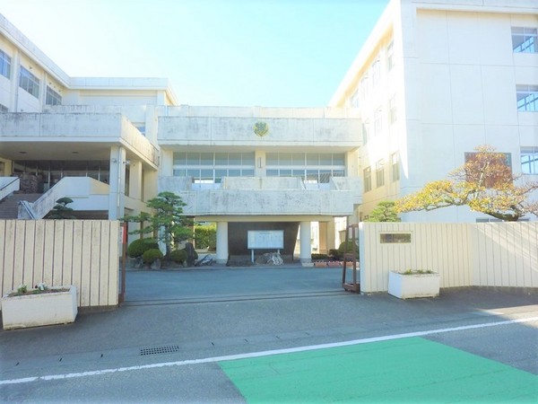 新城市豊栄字計賀地の土地(新城市立千郷中学校)