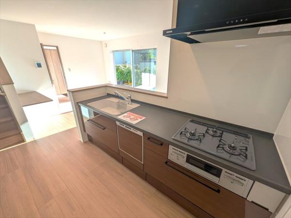 磯子区滝頭１丁目　新築一戸建て全１棟