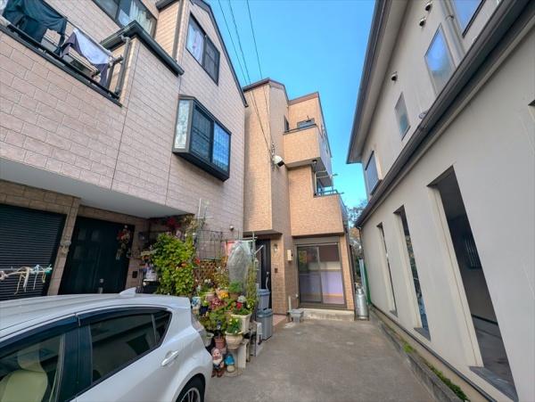 横浜市南区清水ケ丘の中古一戸建て(前面道路含む現地写真)