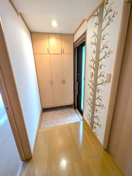 横浜市南区清水ケ丘の中古一戸建て(玄関)