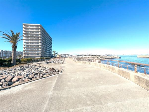 馬堀台団地15号棟(馬堀海岸)