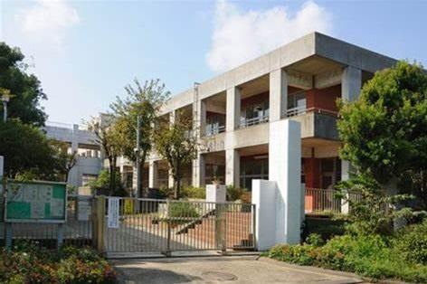 金沢シーサイドタウン　ブラウンハイム(横浜市立富岡東中学校)