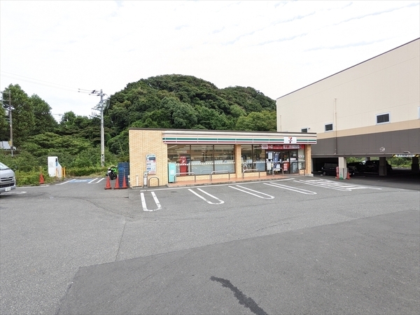 港南台コートハウス1号棟(セブンイレブン横浜栄紅葉橋店)