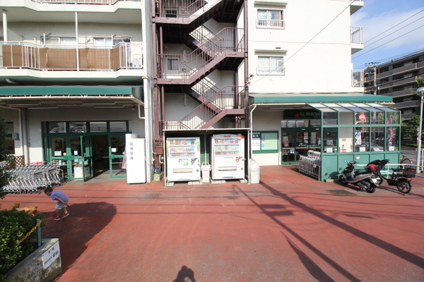 横浜パークタウンE棟(マルエツ六ッ川店)