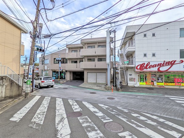 杉田大谷団地15号棟(横浜信用金庫富岡支店)