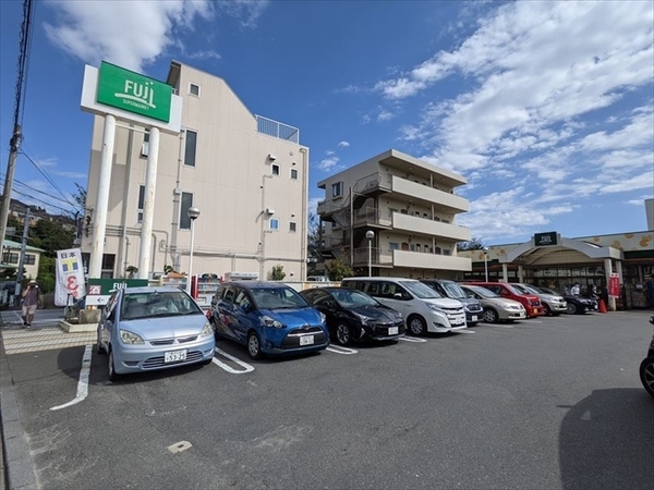三枝木台団地8号棟(Fuji芹ヶ谷店)