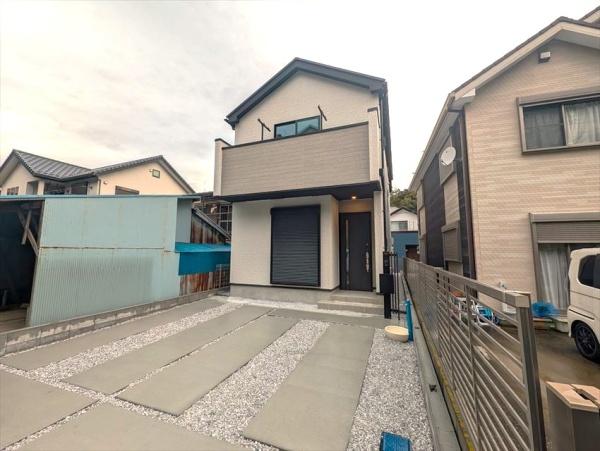 金沢区釜利谷南2丁目 新築一戸建て全1棟(前面道路含む現地写真)