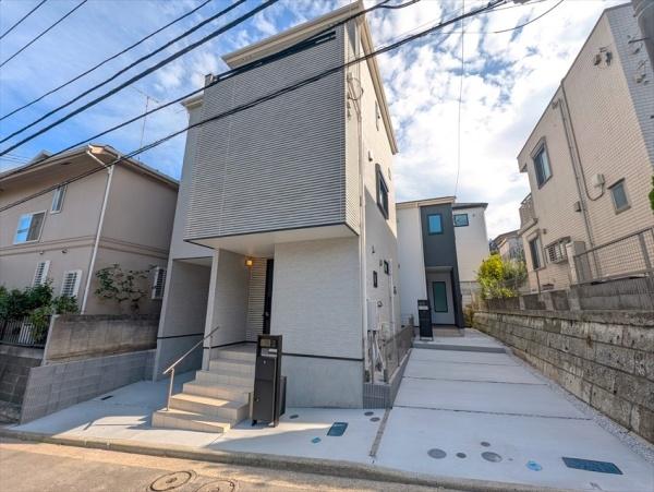 金沢区富岡西１丁目　新築一戸建て全２棟２号棟