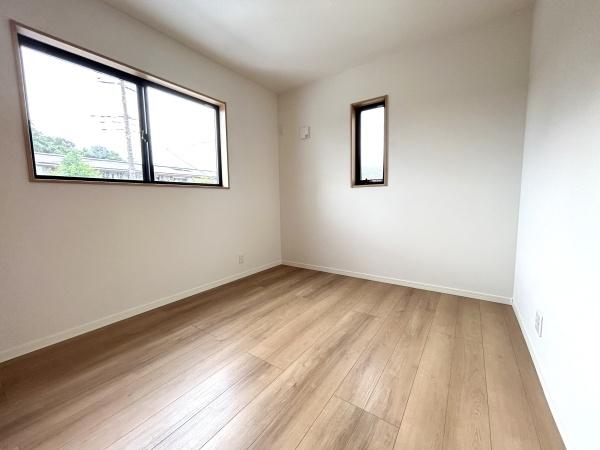 栄区野七里１丁目　新築一戸建て全１棟