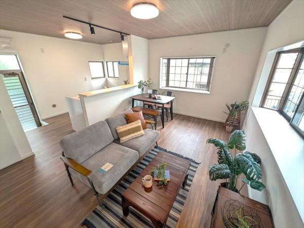 横浜市南区大岡4丁目の中古一戸建て(リビング)