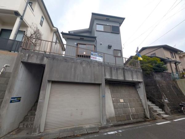 横浜市南区大岡4丁目の中古一戸建て(前面道路含む現地写真)