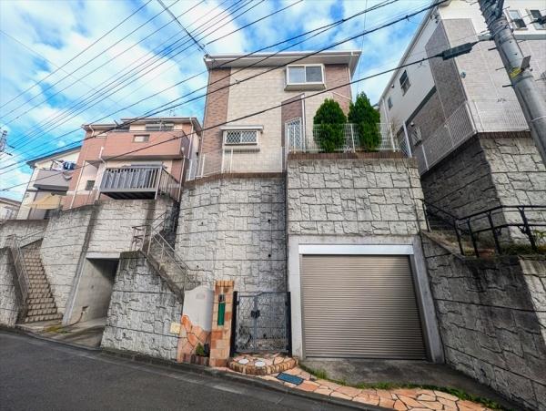 横浜市港南区上永谷6丁目の中古一戸建て(前面道路含む現地写真)