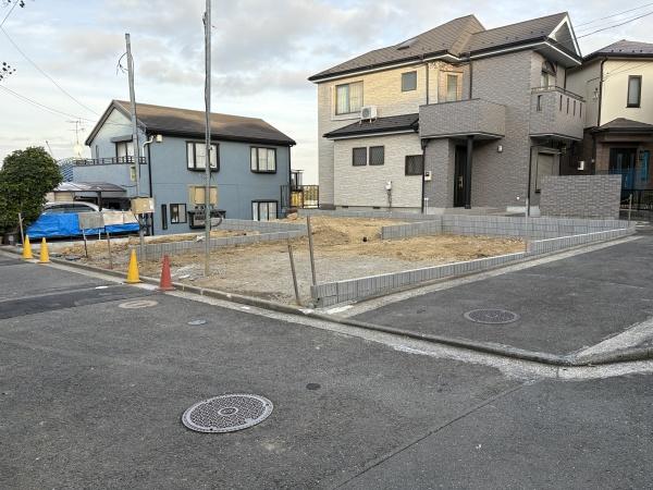 金沢区富岡東１丁目　新築一戸建て全３棟２号棟