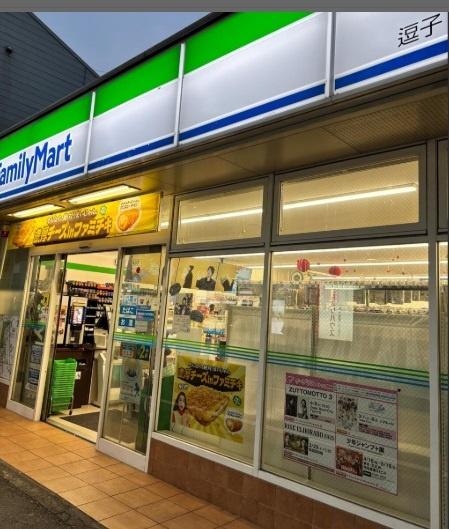 逗子小坪ハイツ２号棟(ファミリーマート逗子小坪店)